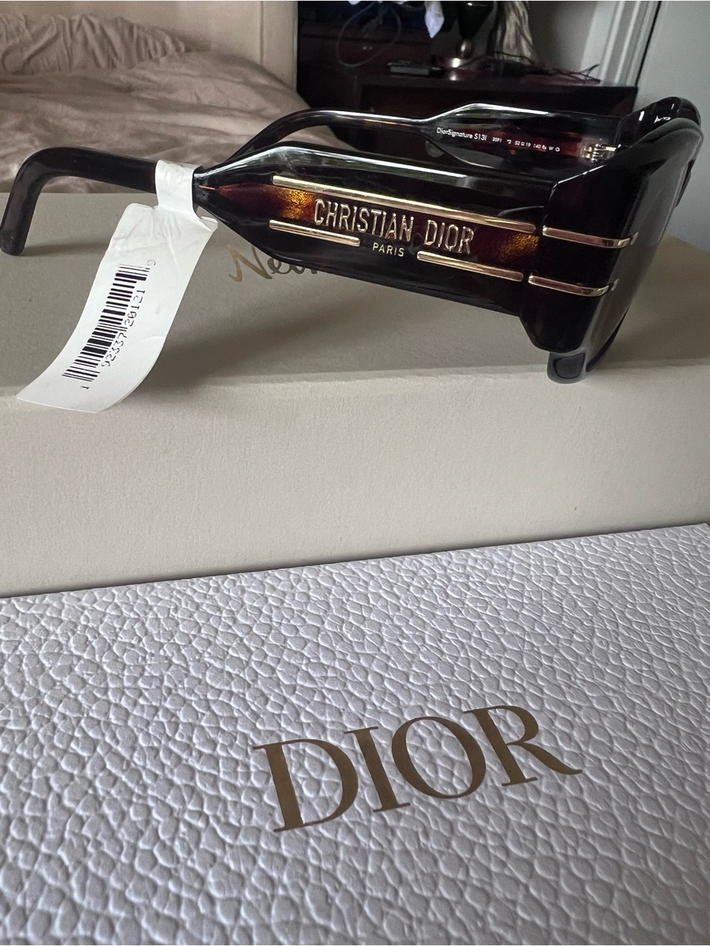 DiorSignature S13I
Brown Rectangular Sung